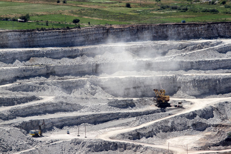 ما هو الدور الذي يلعبه ضاغط الهواء في عملية التعدين؟